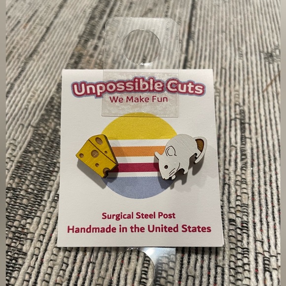 Mouse & Cheese Earrings - Picture 1 of 3